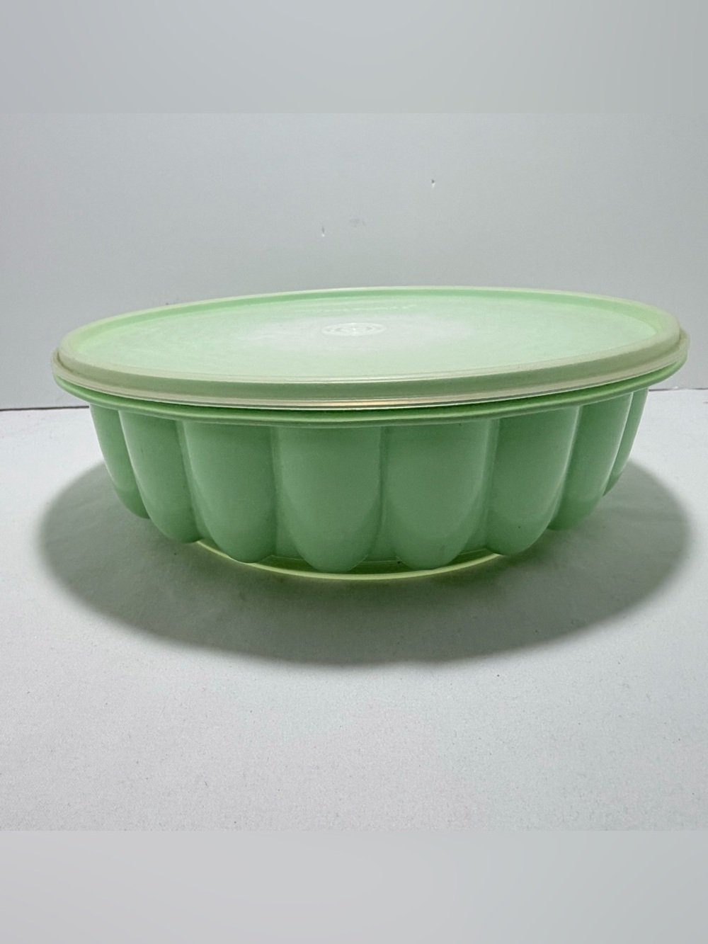 Tupperware Jell-N-Serve Jello Mold Storage Container